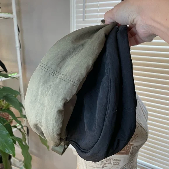 Uniqlo round mini shoulder crossbody bag - you pick the color - Picture 4 of 6